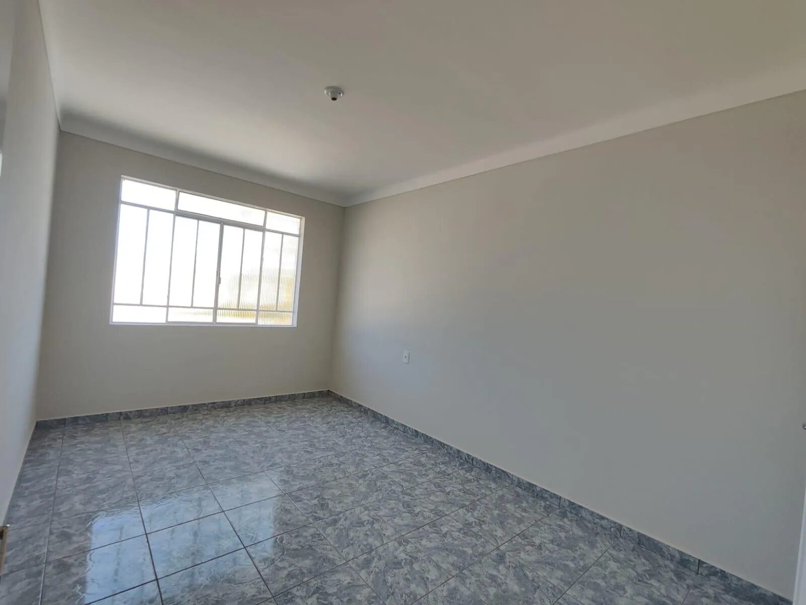 Foto 2 de Casa de 150 m² para alugar no bairro Oriente