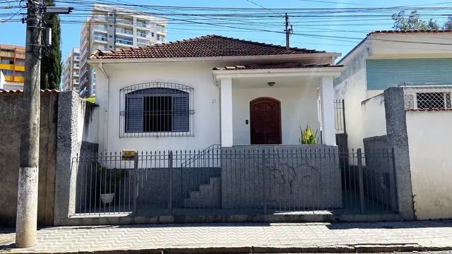 Casa principal de 3 quartos e duas edículas no Centro