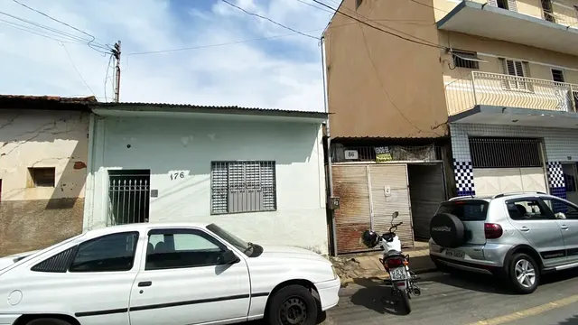 Foto 1 de Casa e barracão de 133 m² anunciados na Avenida