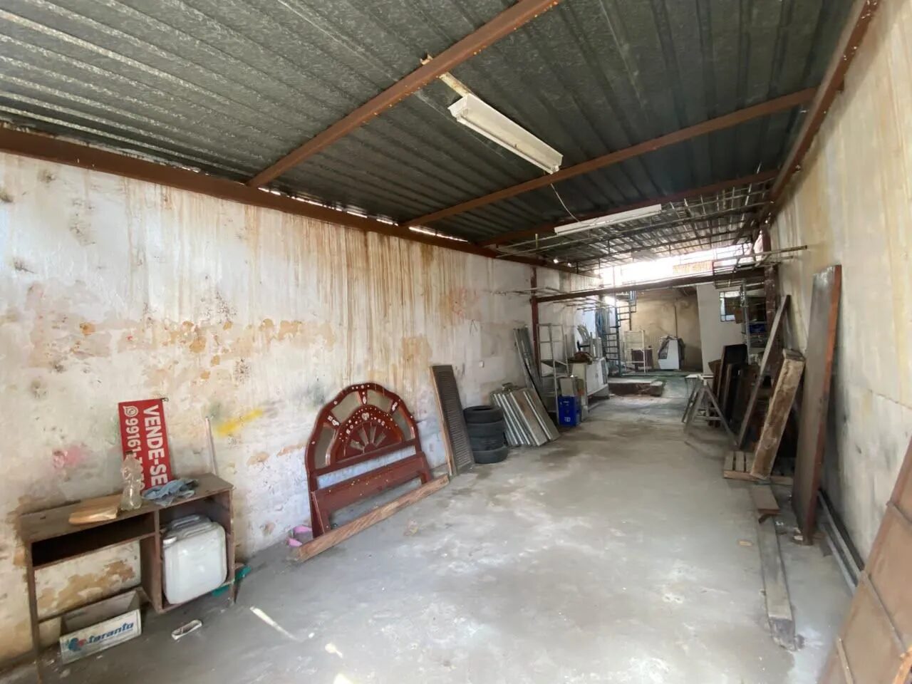 Foto 2 de Casa e barracão de 133 m² anunciados na Avenida