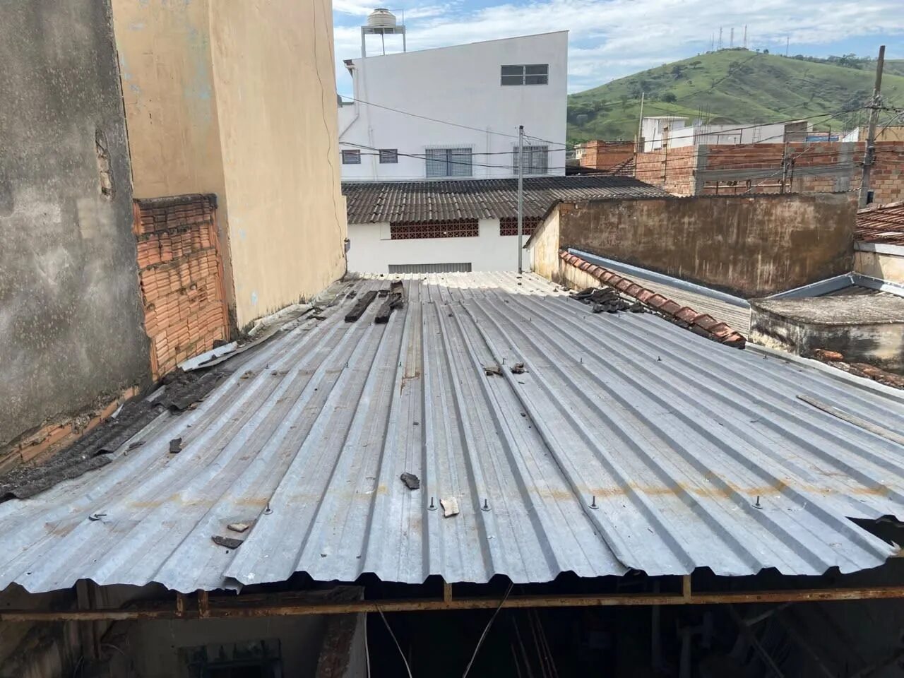 Foto 3 de Casa e barracão de 133 m² anunciados na Avenida
