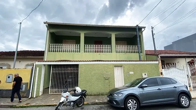 Casa de 4 quartos com área de churrasco
