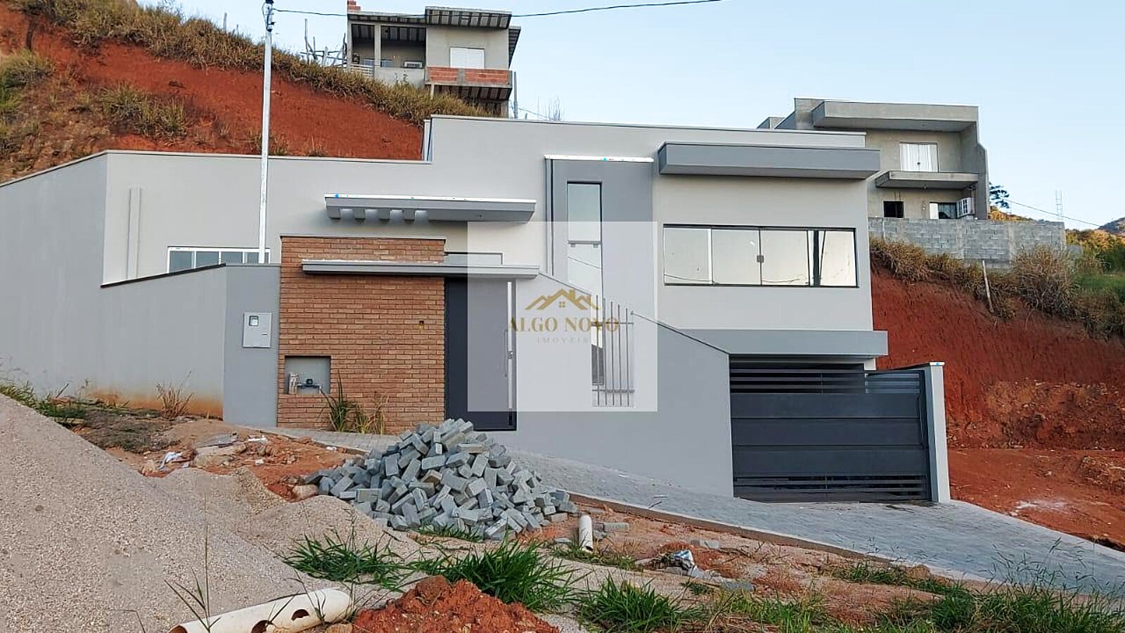 Casa nova de 3 quartos (1 suíte) em terreno de 450 m², Jardim das Hortências