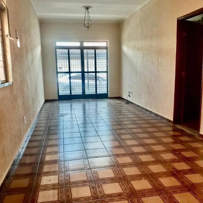 Foto 2 de Casa com 2 suítes, escritório e quintal, Avenida