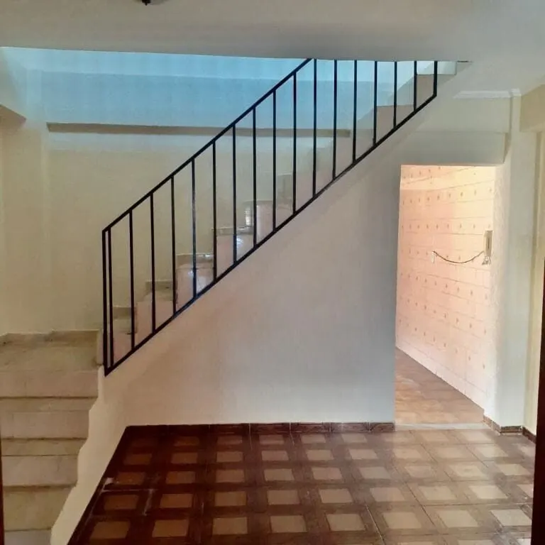 Foto 3 de Casa com 2 suítes, escritório e quintal, Avenida