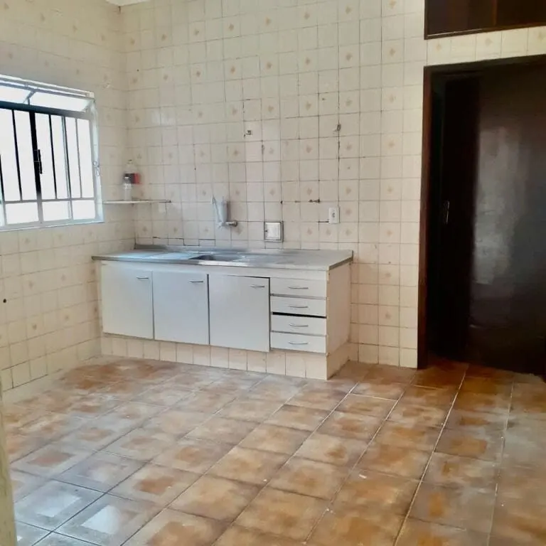 Foto 4 de Casa com 2 suítes, escritório e quintal, Avenida