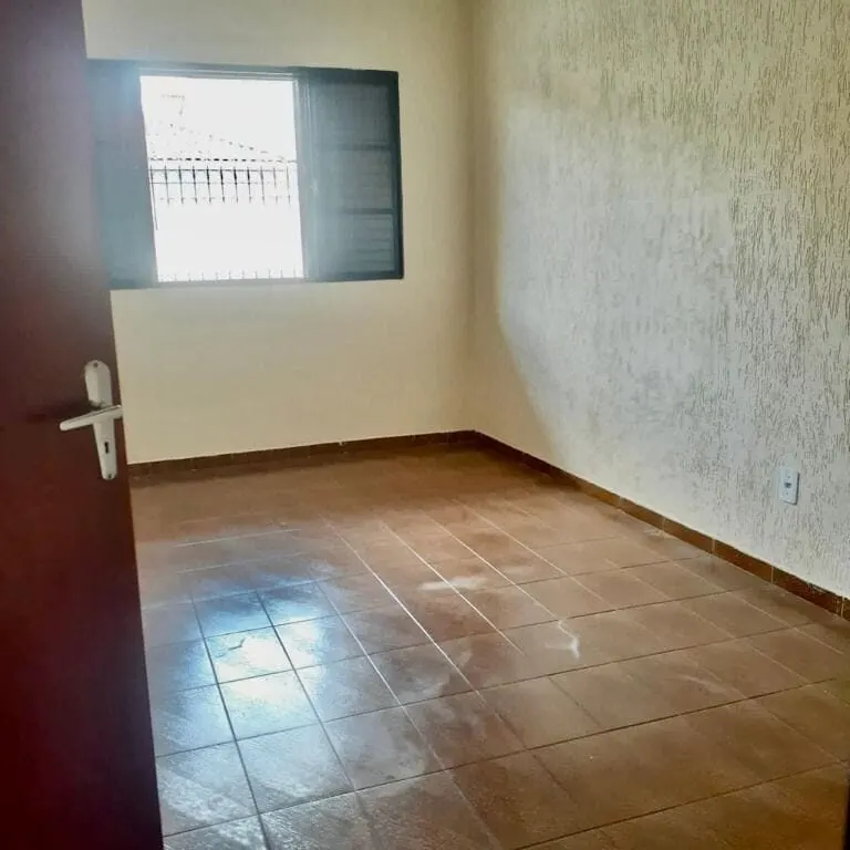 Foto 5 de Casa com 2 suítes, escritório e quintal, Avenida