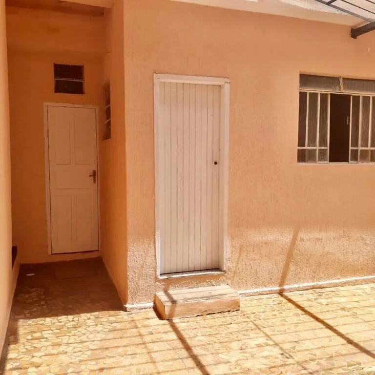 Foto 7 de Casa com 2 suítes, escritório e quintal, Avenida