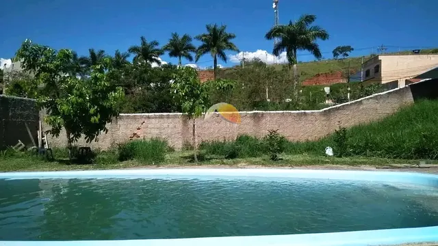 Foto 1 de Casa com salão para lanchonete, piscina e pomar em terreno de 250 m², Açude