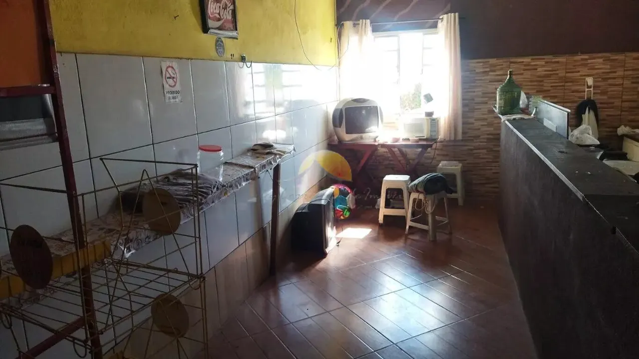 Foto 2 de Casa com salão para lanchonete, piscina e pomar em terreno de 250 m², Açude