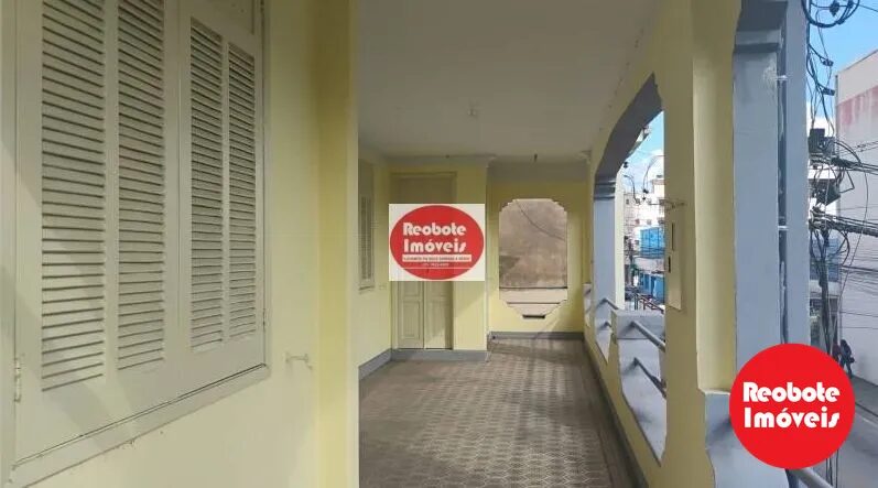 Foto 2 de Casa comercial com 5 salas e sacada ampla, Centro
