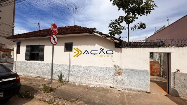 Foto 1 de Casa térrea de 2 quartos com quintal na Rua Benjamin Constant, Morro Chic