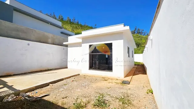 Foto 1 de Casa térrea de 2 quartos (1 suíte) com quintal e garagem, Jardim Califórnia