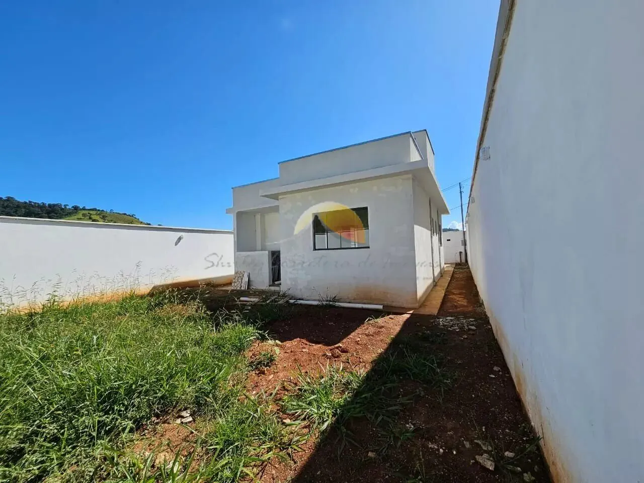 Foto 3 de Casa térrea de 2 quartos (1 suíte) com quintal e garagem, Jardim Califórnia