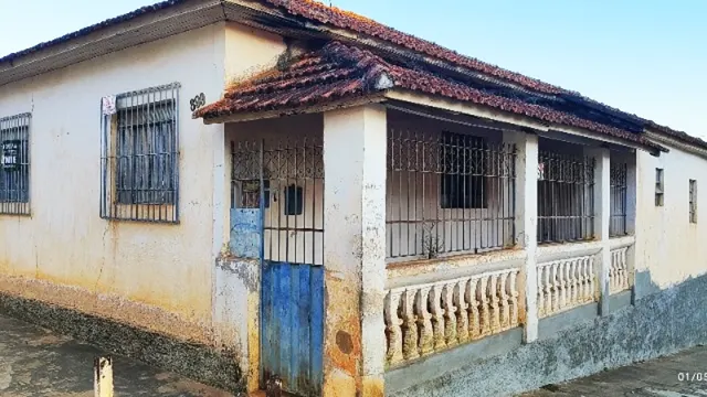 Foto 1 de Casa de 2 quartos com garagem para reformar na rua principal, Vila Isabel
