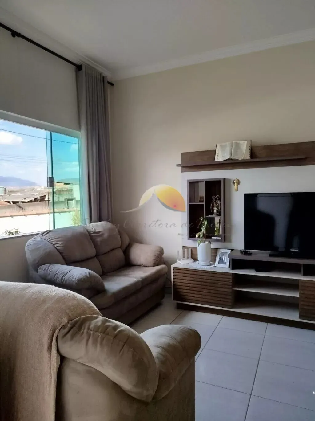 Foto 3 de Casa de 2 quartos com quintal amplo e vista da cidade, Jardim das Colinas
