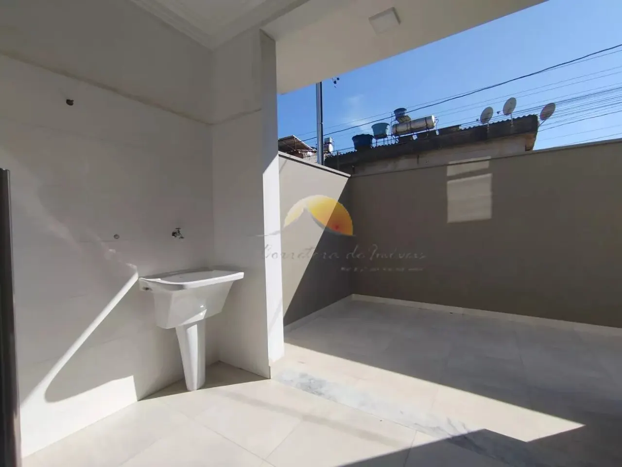 Foto 3 de Casa de 2 quartos (1 suíte) com lavabo e quintal, Açude