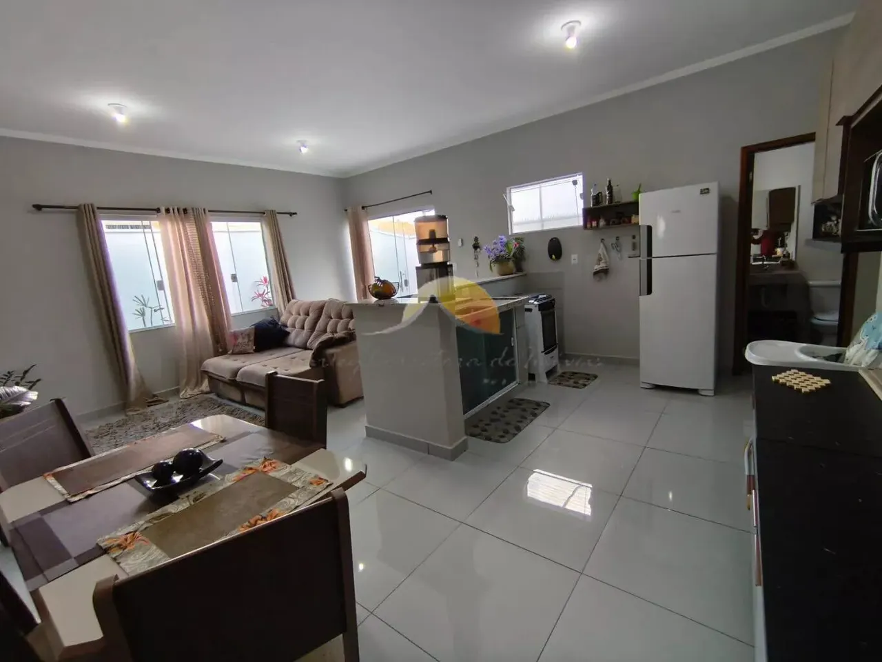 Foto 3 de Casa de 2 quartos (1 suíte) com cozinha americana planejada, Jardim das Palmeiras