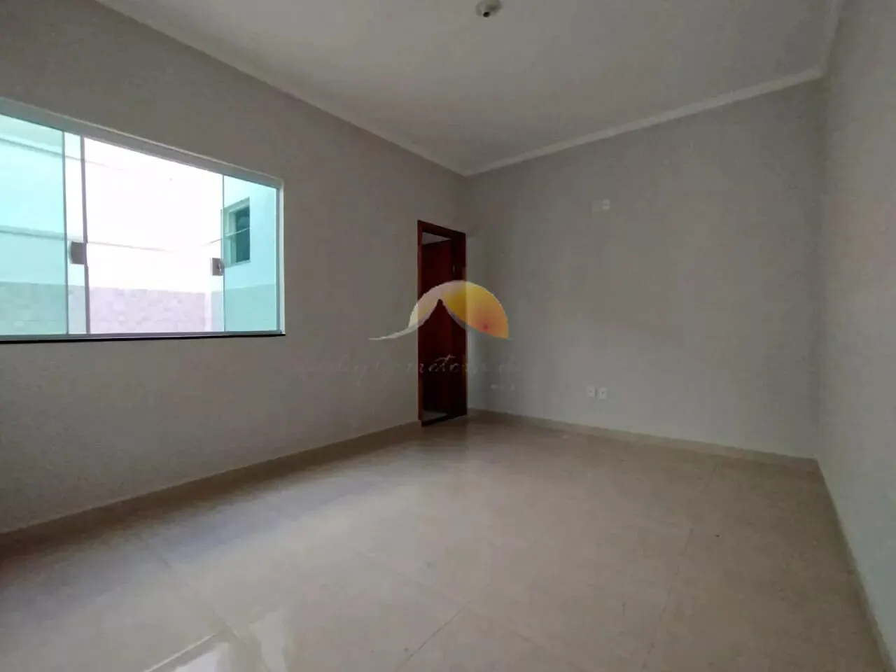 Foto 2 de Casa de 2 quartos (1 suíte) com cozinha americana e garagem, Jardim Eldorado