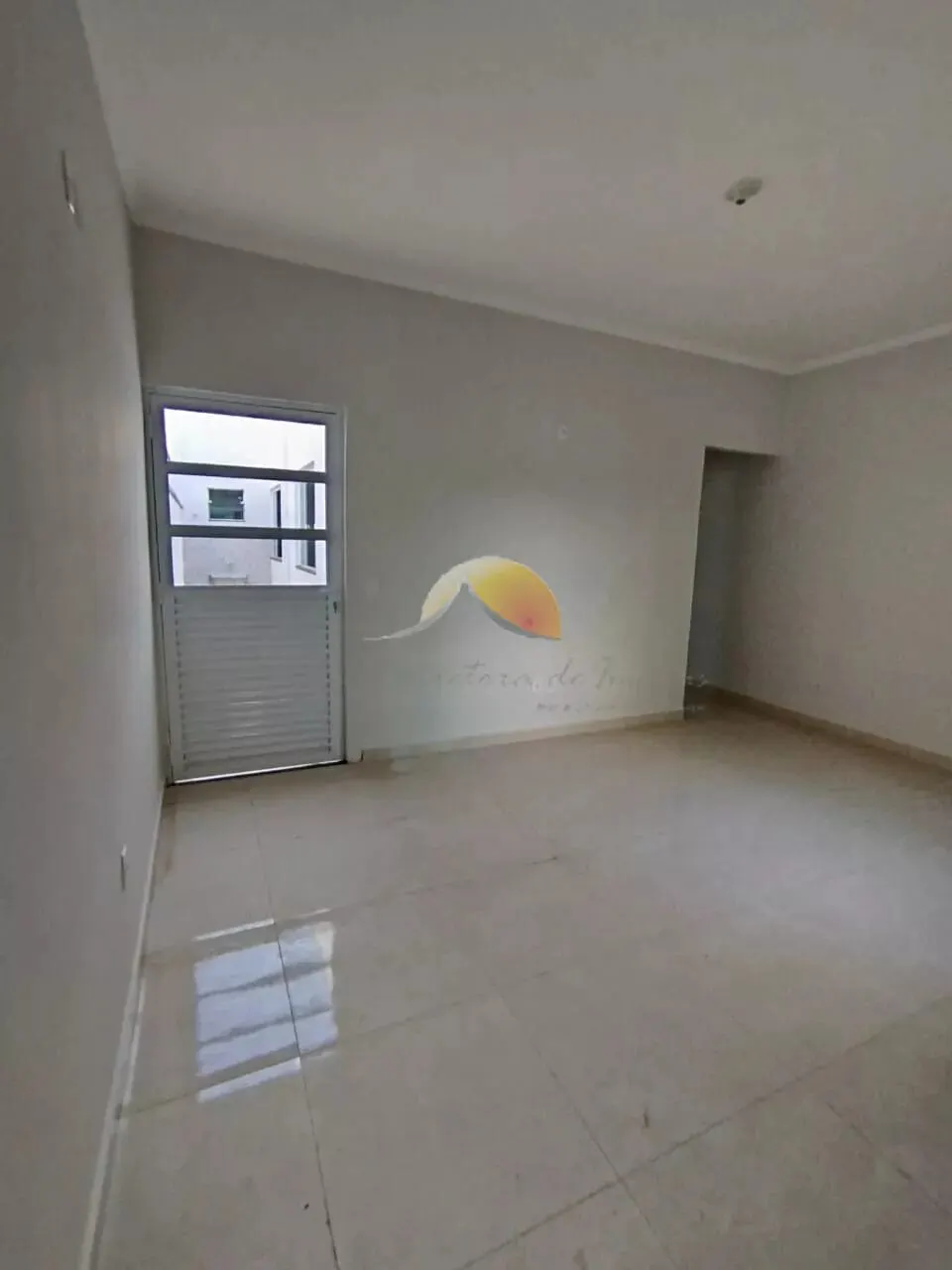 Foto 3 de Casa de 2 quartos (1 suíte) com cozinha americana e garagem, Jardim Eldorado
