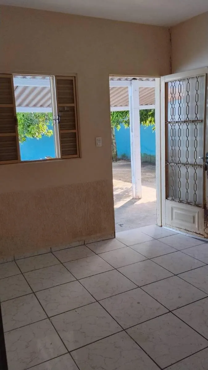 Foto 4 de Casa de 2 quartos com quintal e 2 vagas, Medicina