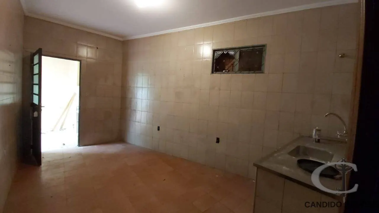 Foto 4 de Casa ampla de 2 quartos em pavimento superior, Vila Poddis