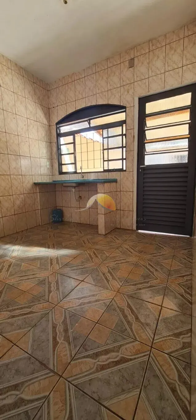Foto 3 de Casa de 2 quartos com quintal e área coberta, Santa Rosa
