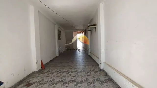 Casa de fundos com 2 quartos e garagem para 2 carros, Morro Chic