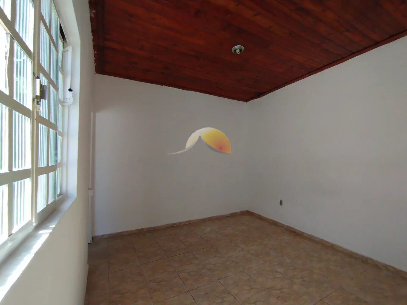 Foto 2 de Casa de fundos com 2 quartos e garagem para 2 carros, Morro Chic