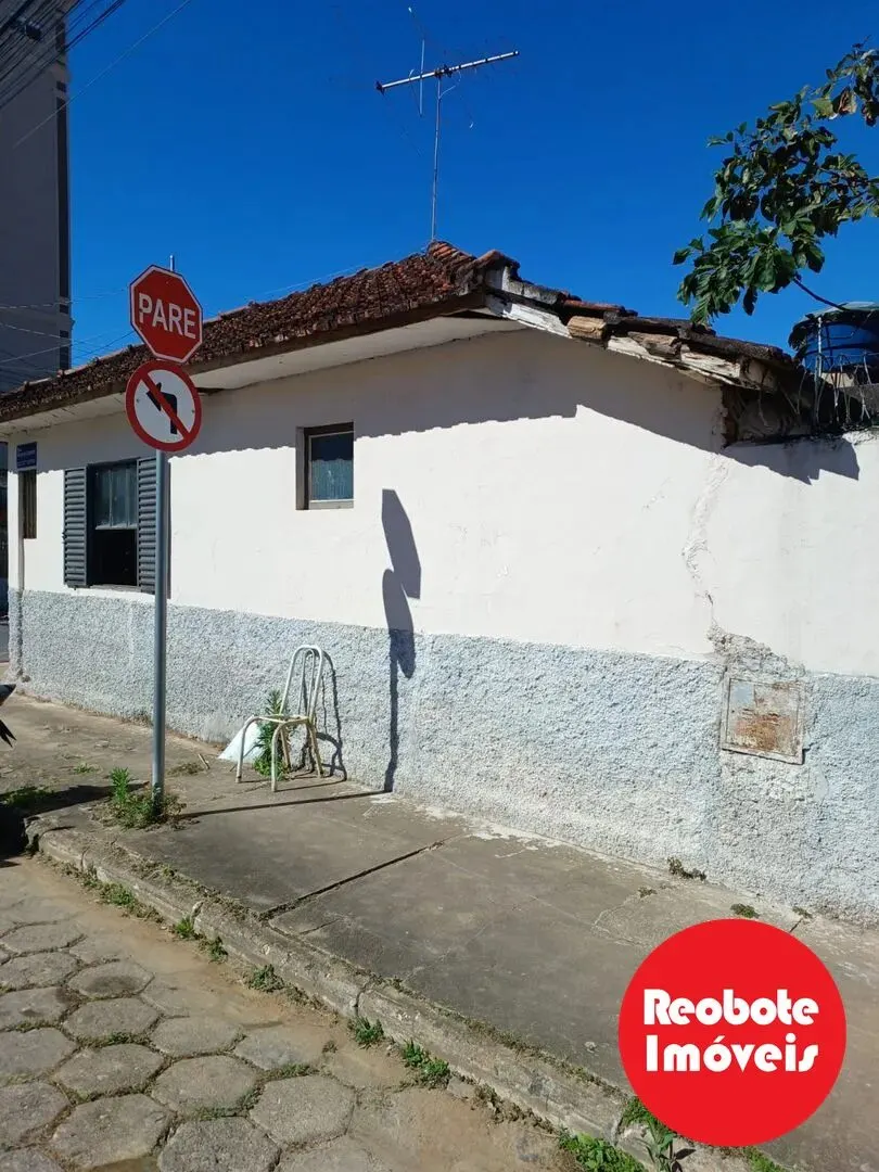 Foto 3 de Casa térrea de 2 quartos de esquina para reformar, Morro Chic