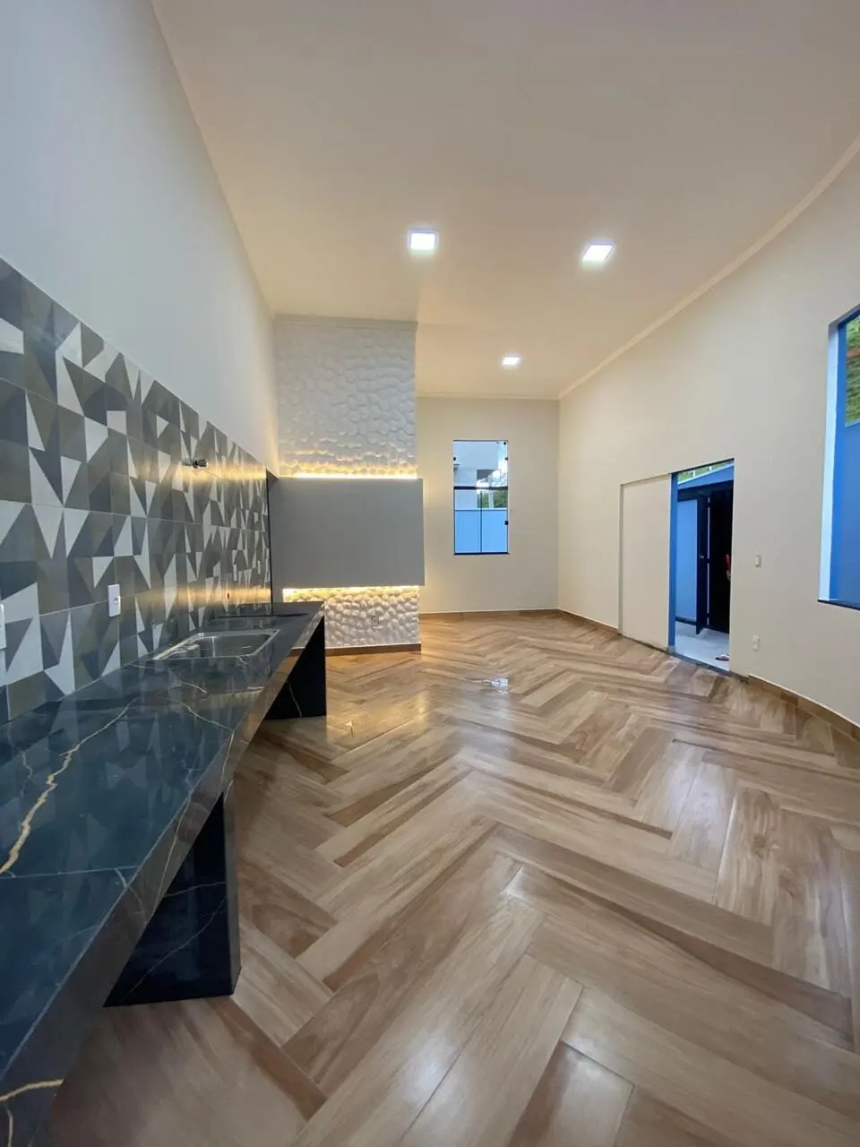 Foto 2 de Casa de 3 quartos (1 suíte) com acabamento em porcelanato, Jardim Califórnia