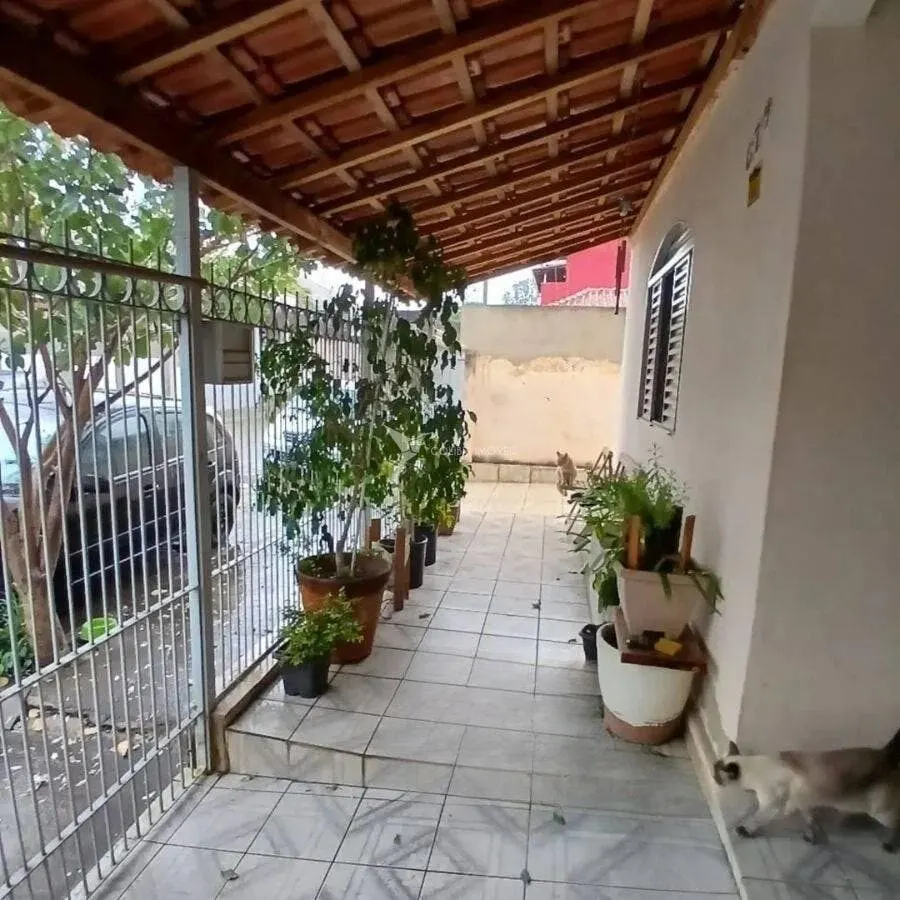 Foto 3 de Casa de 3 quartos (1 suíte) com área de churrasqueira e 2 vagas, Nossa Senhora de Fátima