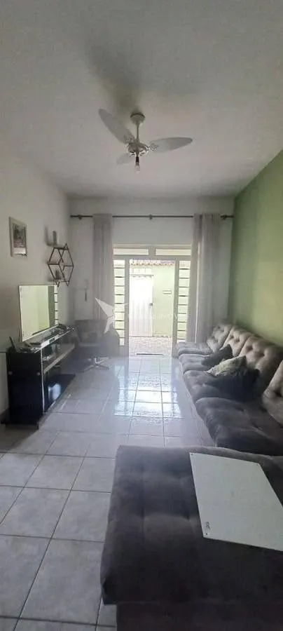 Foto 2 de Casa de 3 quartos com escritório e quintal amplo, Centro