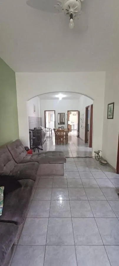Foto 3 de Casa de 3 quartos com escritório e quintal amplo, Centro