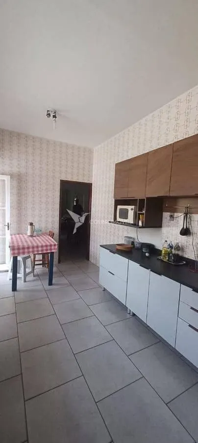 Foto 4 de Casa de 3 quartos com escritório e quintal amplo, Centro