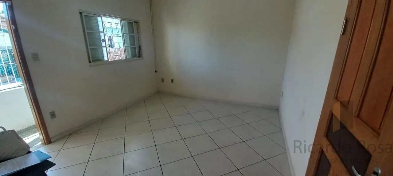 Foto 2 de Casa de 3 quartos com alpendre e quintal, Pinheirinho