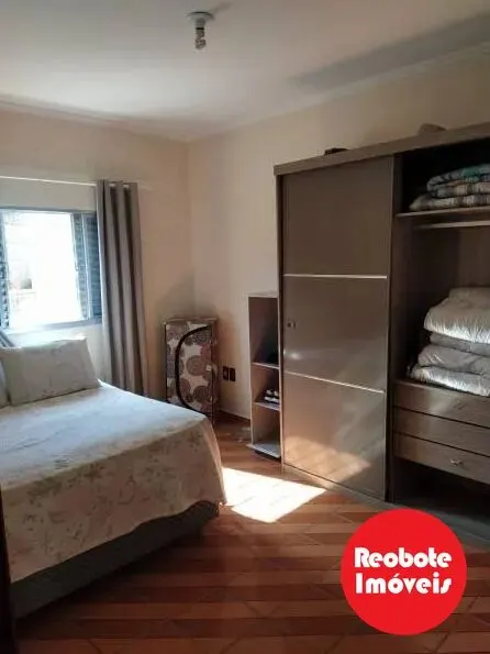 Foto 4 de Casa de 3 quartos (1 suíte) com varanda e vista, Jardim Bernadete