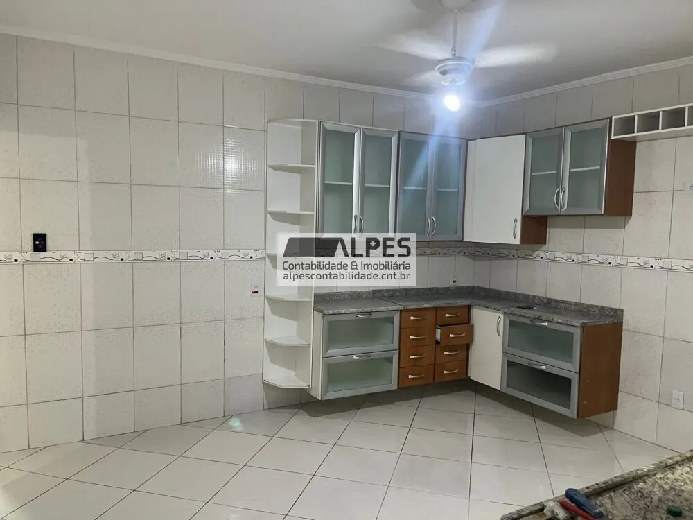 Foto 4 de Casa de 3 quartos (1 suíte) com área de churrasqueira, Vila Rubens
