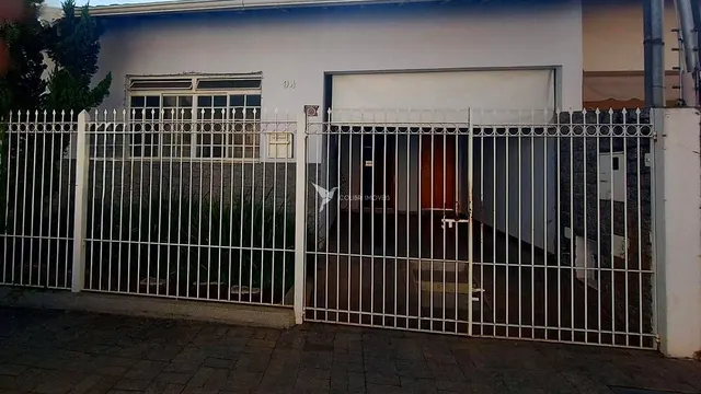 Casa de 3 quartos (1 suíte) com edícula e quintal, Medicina