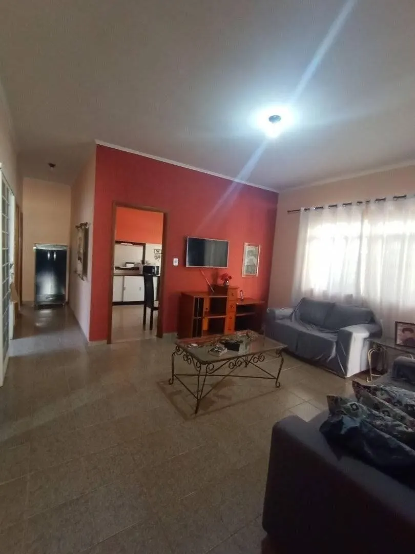 Foto 2 de Casa de 3 quartos (1 suíte) com edícula e quintal, Medicina