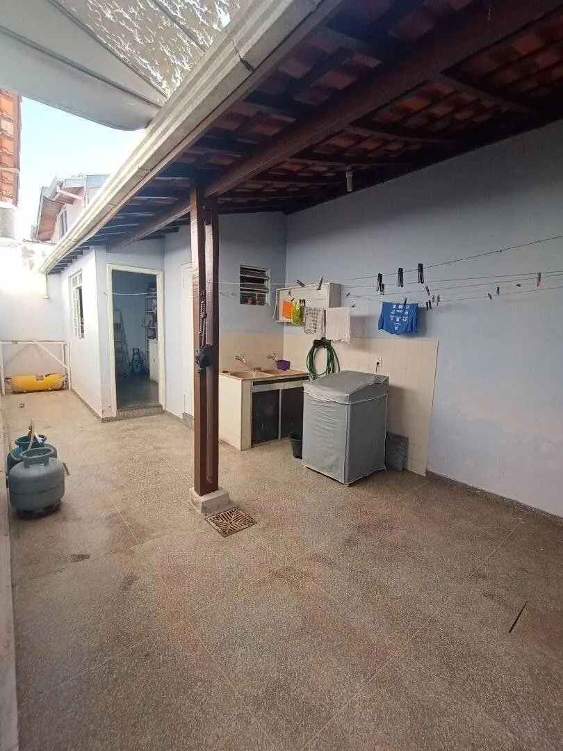 Foto 8 de Casa de 3 quartos (1 suíte) com edícula e quintal, Medicina
