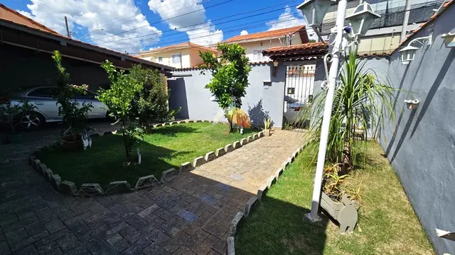 Foto 1 de Casa de 3 quartos (2 suítes) com área gourmet e jardim, Centro