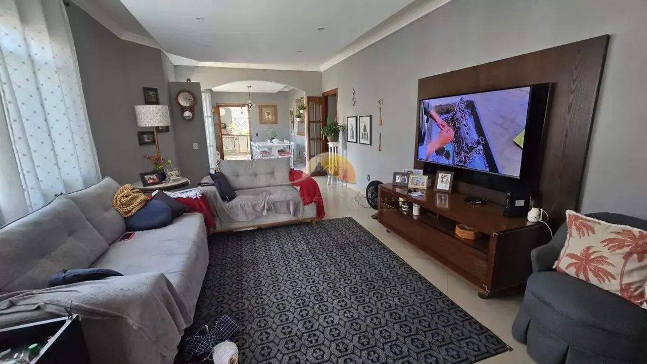 Foto 3 de Casa de 3 quartos (2 suítes) com área gourmet e jardim, Centro