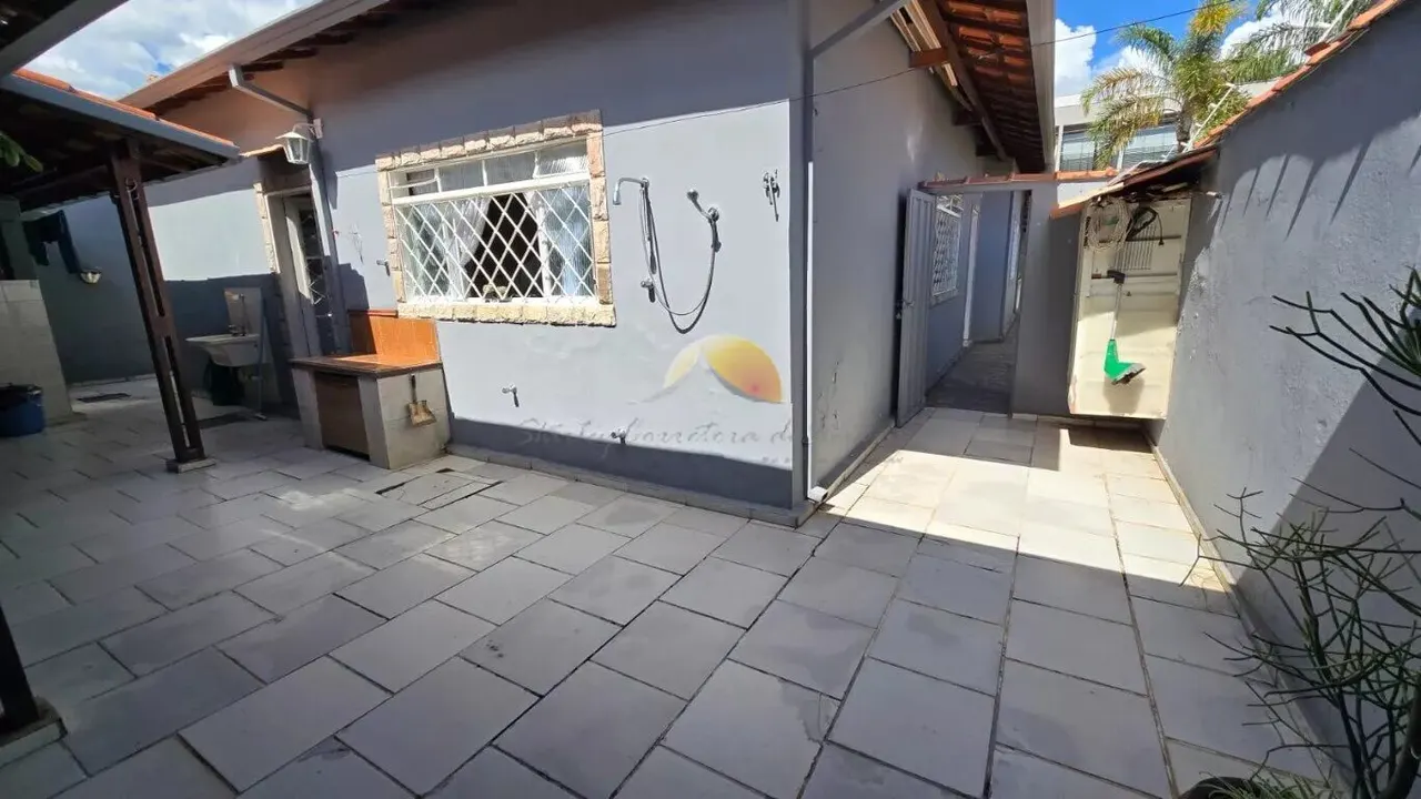 Foto 5 de Casa de 3 quartos (2 suítes) com área gourmet e jardim, Centro