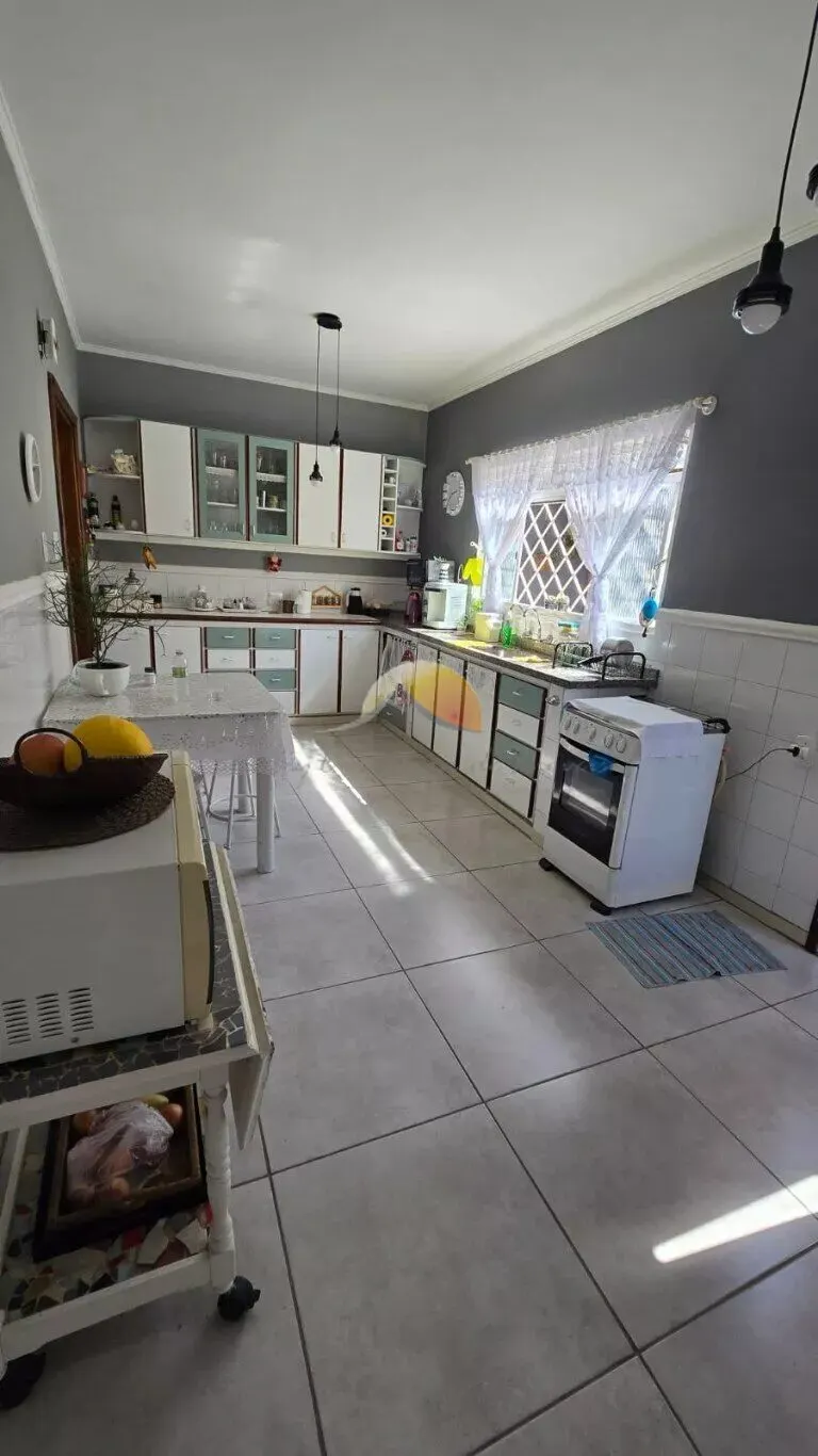 Foto 7 de Casa de 3 quartos (2 suítes) com área gourmet e jardim, Centro
