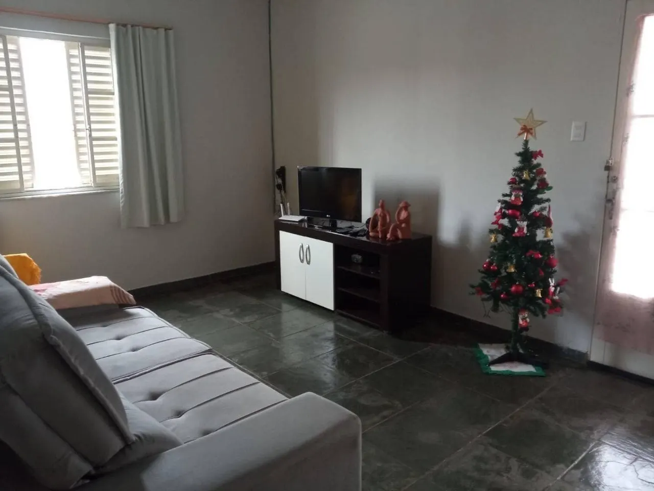 Foto 2 de Casa de 3 quartos (1 suíte) com quintal amplo e 2 vagas, Medicina