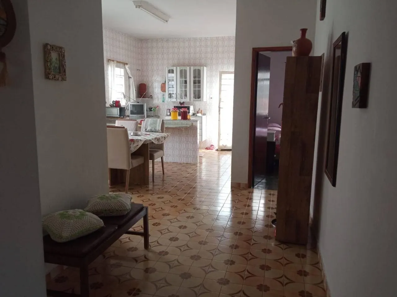 Foto 3 de Casa de 3 quartos (1 suíte) com quintal amplo e 2 vagas, Medicina