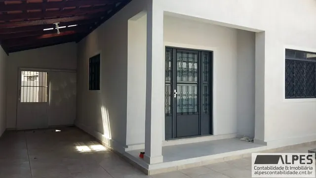 Casa de 3 quartos (1 suíte) com 2 kitnets externas, Medicina