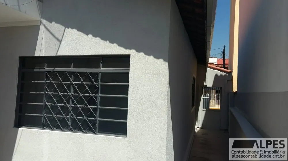 Foto 8 de Casa de 3 quartos (1 suíte) com 2 kitnets externas, Medicina
