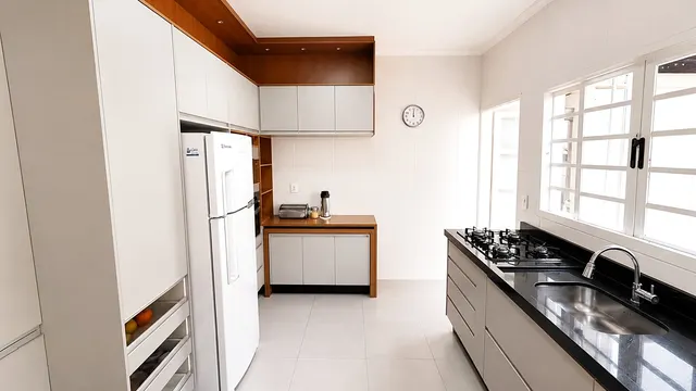 Foto 1 de Casa de 3 quartos (1 suíte) com cozinha planejada, Medicina